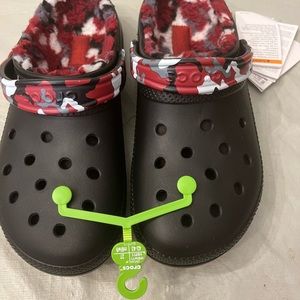 New classic lined clog crocs size M-9 & W-11.